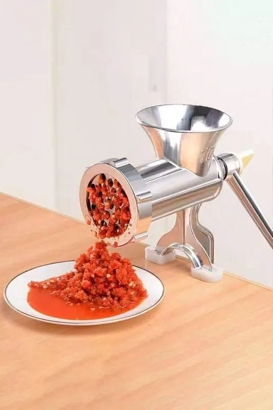 Living and Home Small Manual Aluminium Alloy Kitchen Meat Mincer Grinder Food Processor in Silver - Silver - Size: One Size