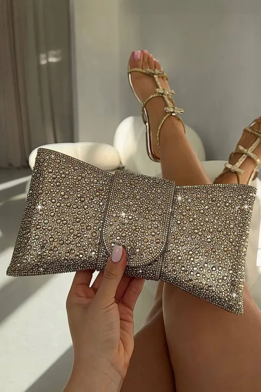 Love Lemonade Women's Crystal Luxe Bow Clutch Bag in Gold Gold