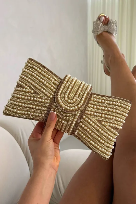 Love Lemonade Women's Sparkly Pearl Bow Clutch Bag in Gold - Gold