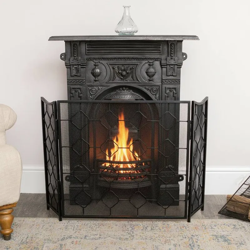 Melody Maison Black Geometric Detailed Metal Fire Screen - 106cm X 62.5cm Size: 106 cm X 62.5 cm Black 106 cm X 62.5 cm