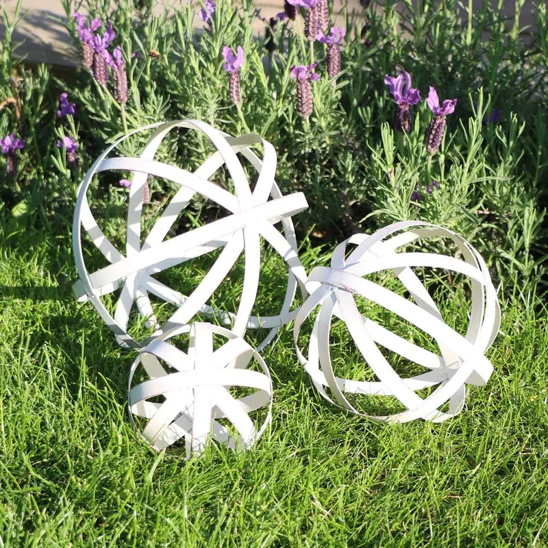 Melody Maison Set Of 3 Antique Cream Decorative Garden Spheres Cream