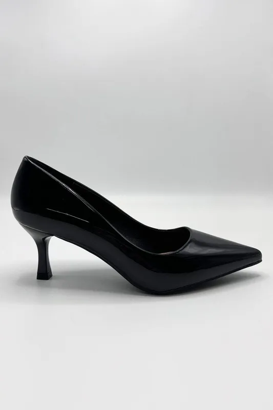Miss Diva Women's Aranea Pointed Toe Court Shoes in Black Size: 6 - Black