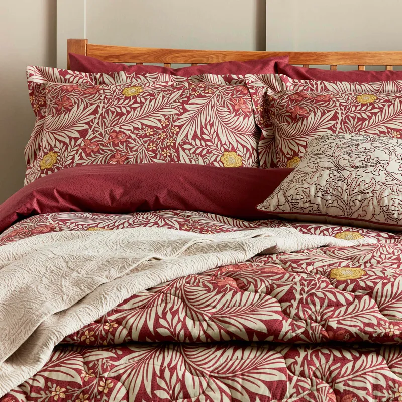 Morris & Co 'Larkspur' Cotton Percale Duvet Cover Set in Red Size: King Red King
