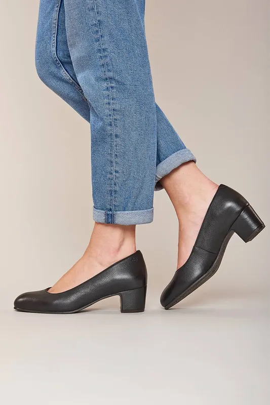 Moshulu Women's 'Keel' Court Shoe in Black Size: 6 - Black