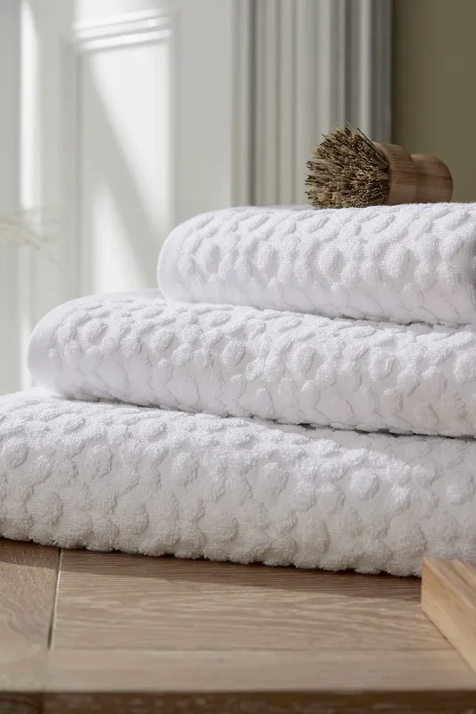 Murmur 'Fae Sculpted' Cotton Towel in White White
