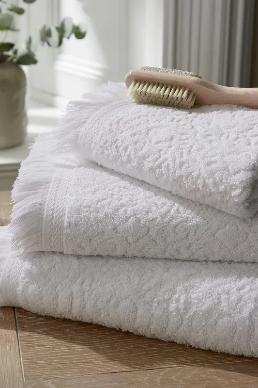 Murmur 'Lotta Sculpted' Cotton Towel in White Size: Bath Sheet White Bath Sheet