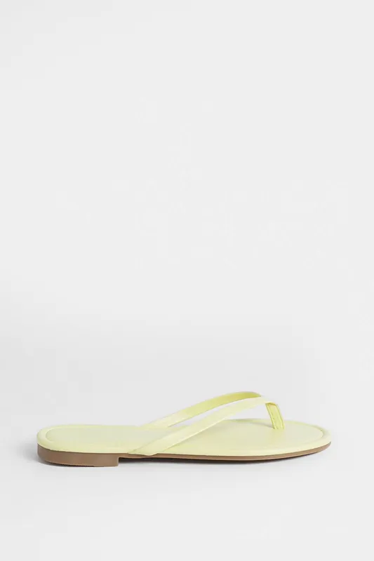 Oasis Women's Jodie Faux Leather Flip Flops in Lemon Size: 4 Lemon 4