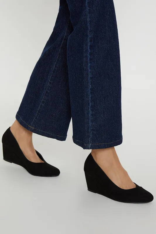 Wallis Womens Daisy Wide Fit Sweetheart Almond Toe Wedge Courts - Black - Size Uk 7