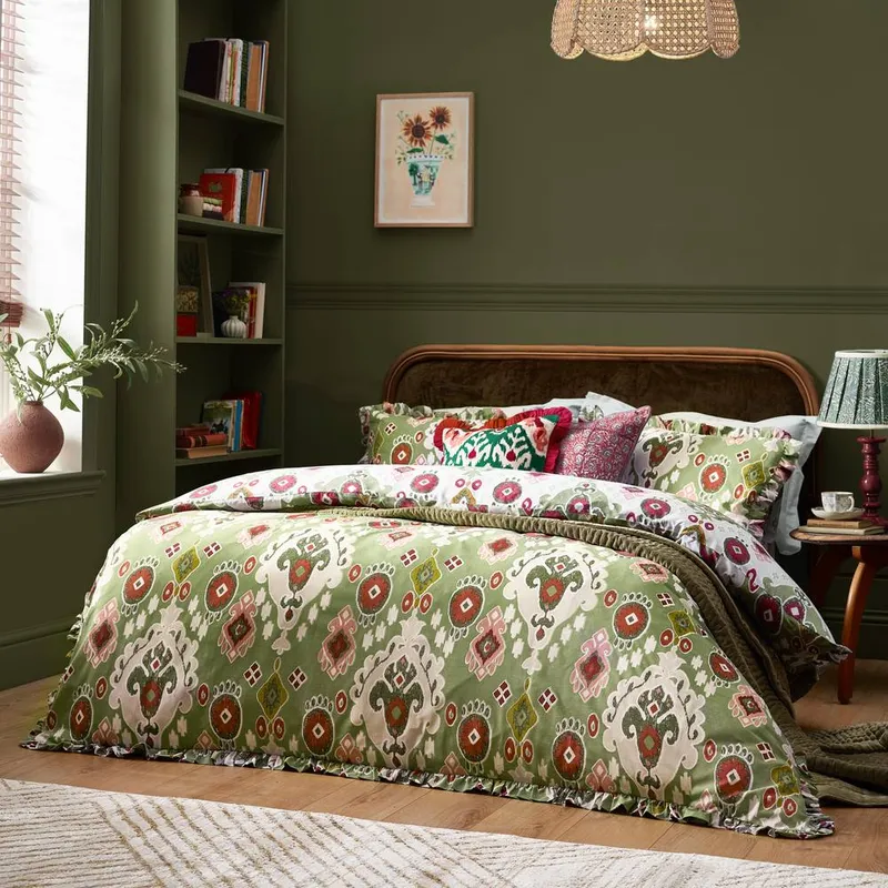 Paoletti Dawson Ikat Reversible Duvet Set in Green Size: Single Green Single