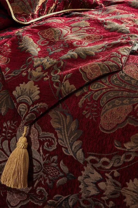 Paoletti Unisex Shiraz Jacquard Chenille Runner in Burgundy Burgundy One Size female