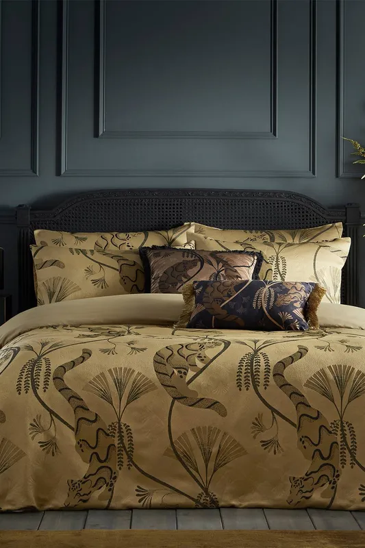 Paoletti Moondusk Exotic Animal Jacquard Duvet Cover Set in Gold Size: Single Gold Single