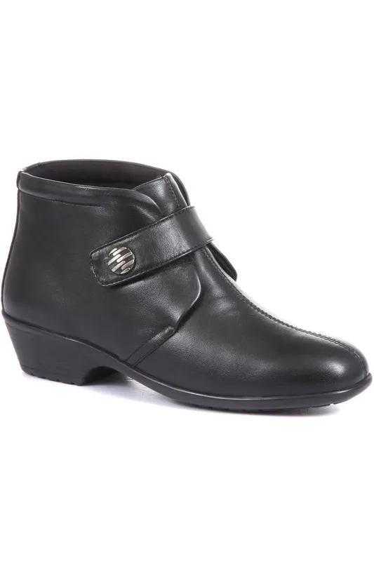 Pavers Women's Leather Ankle Boots in Black Size: 1 Black female