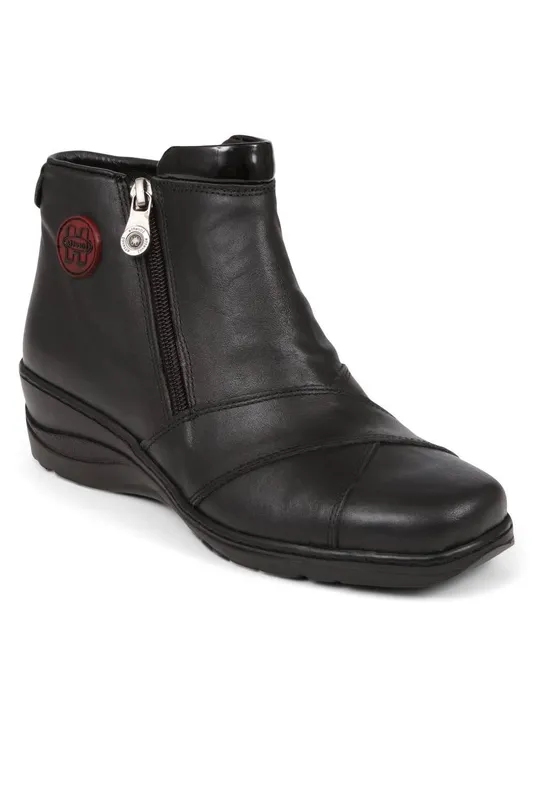 Pavers Women's Leather Zip-Up Ankle Boots in Black Size: 5 - Black