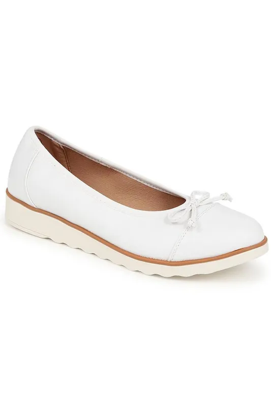 Pavers Women's Lightweight Ballet Pumps in White Size: 8 - White