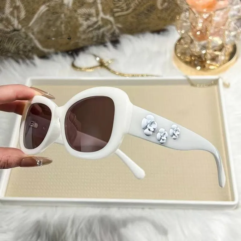 Peach Accessories Women's Floral Sculpted Sunglasses in White White female
