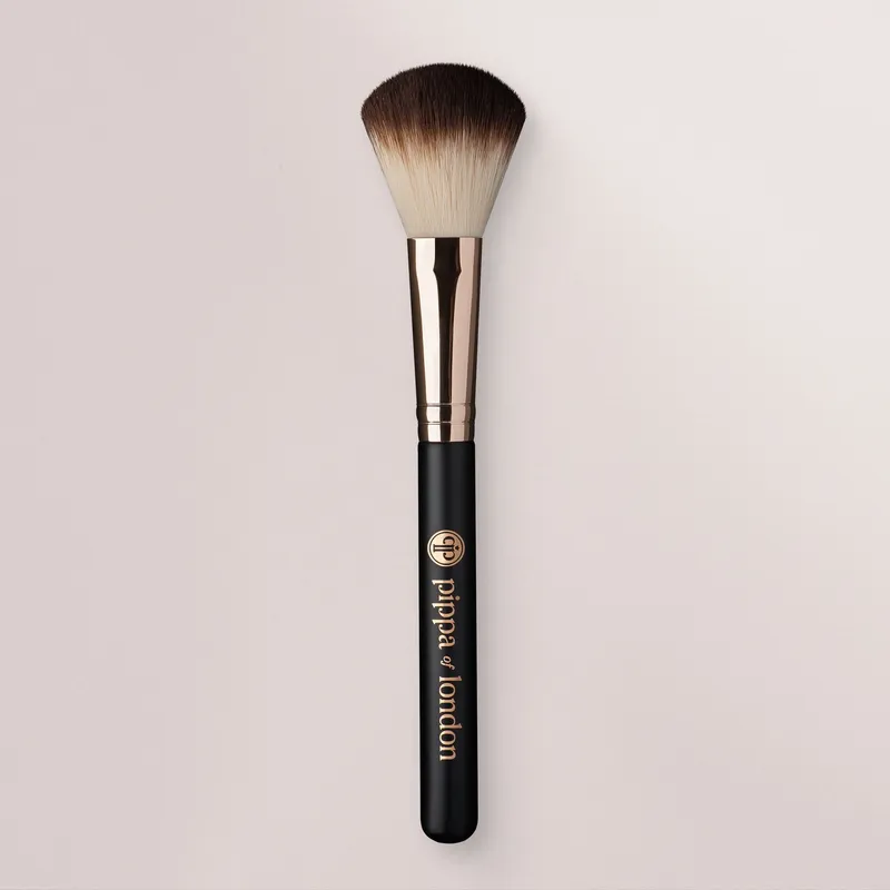 Pippa of London Studio FX Blush Brush in Black - Black