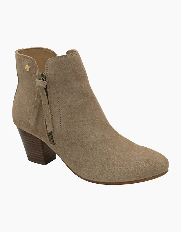 Ravel Women's 'Tulli' Suede Ankle Boots in Beige Size: 6 - Beige