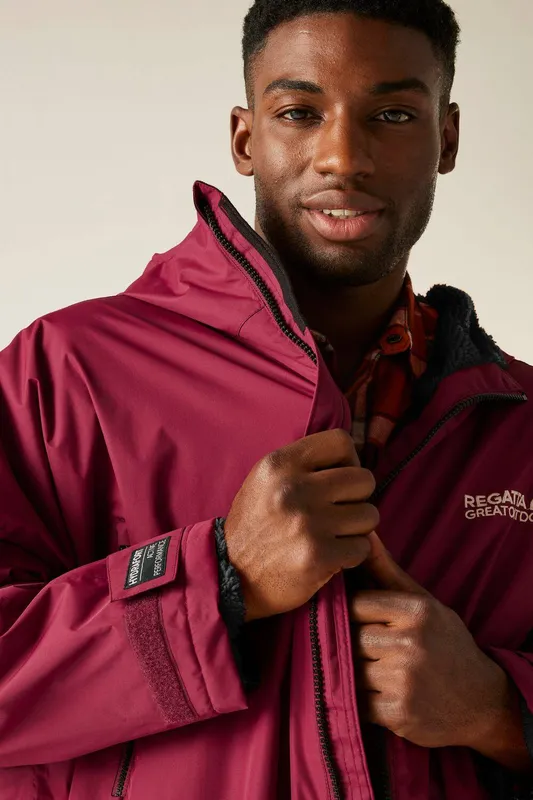 Regatta Adult Waterproof Changing Robe in Maroon Size: S/M Maroon S/M