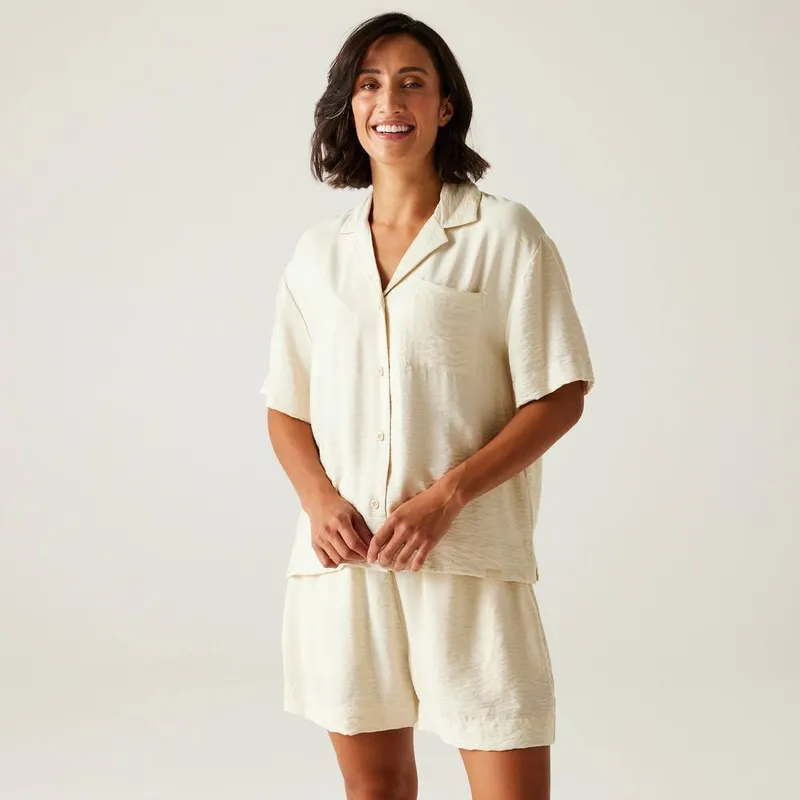 Regatta Women's Salise Lightweight Short Sleeve Shirt in Cream Size: 18 - Cream - Size: 18