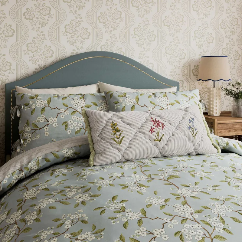 Sanderson Unisex 'Damson Blossom' Cotton Duvet Cover Set in Light Blue Size: King Light Blue King female
