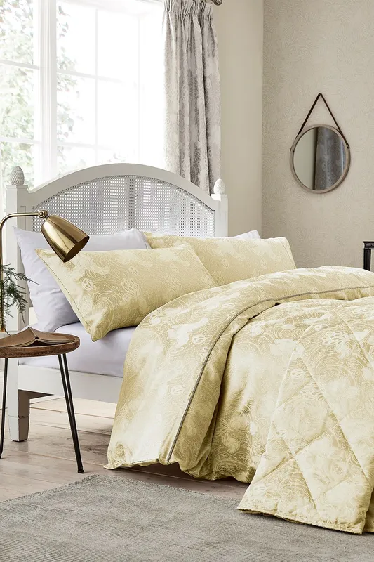 Sanderson Unisex 'Ashbee' Duvet Cover Set in Gold Size: Double Gold female