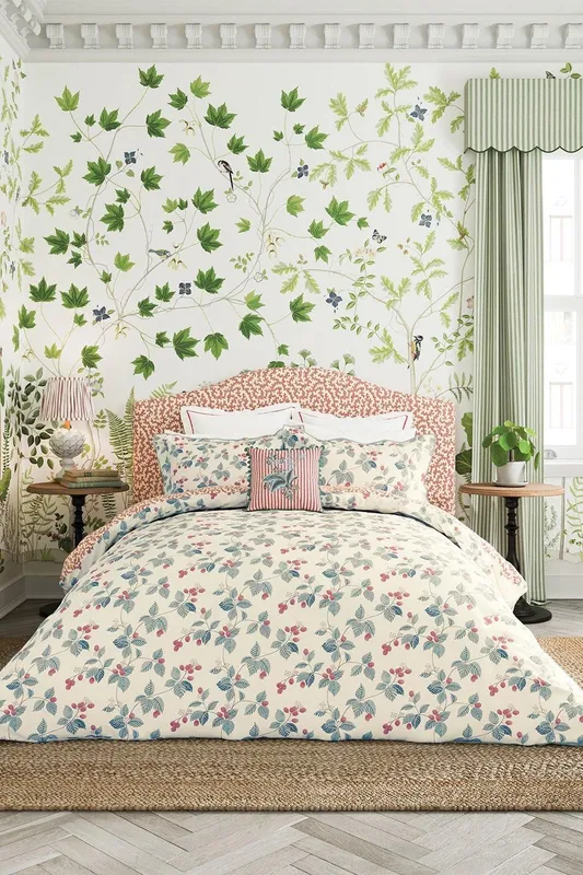 Sanderson 'Rubus' Cotton Sateen Duvet Cover Set in Raspberry Size: Single - Raspberry