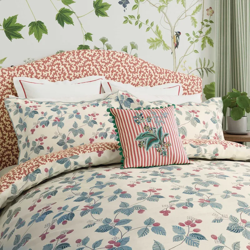 Sanderson Rubus Kingsize Duvet Cover Set, Raspberry
