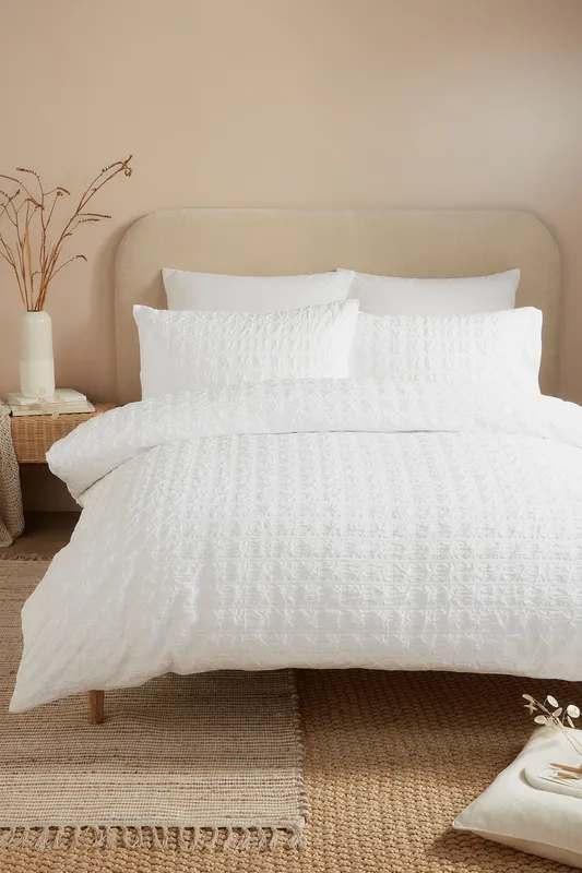 Serene 'Embossed Grid' Embossed Textured Duvet Cover Set in White Size: Super King White