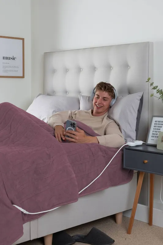 Slumberdown Comfy Hugs Heated Throw, Plum