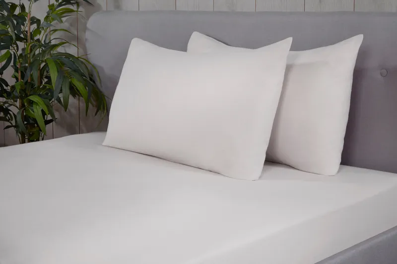 Smart Living Brushed Cotton Bed Linen Fitted Bedsheet or Pillowcase Pair Non Iron in White Size: King - White