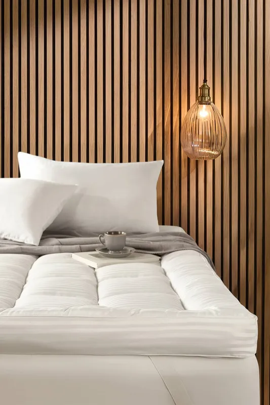Snuggledown 4 Inch Ultra Soft Extra Deep Hotel Mattress Topper – Plush Support in White Size: Double - White