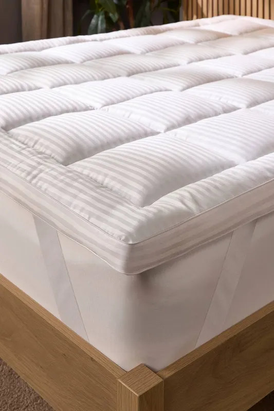 Snuggledown Unisex Luxurious Hotel 5cm Mattress Topper in White Size: King White King female