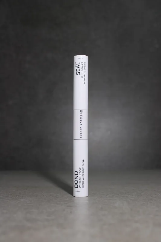 Sultry Lash Bar Women's Bond & Seal Lash Cluster Glue in White Size: 1pc White 1pc