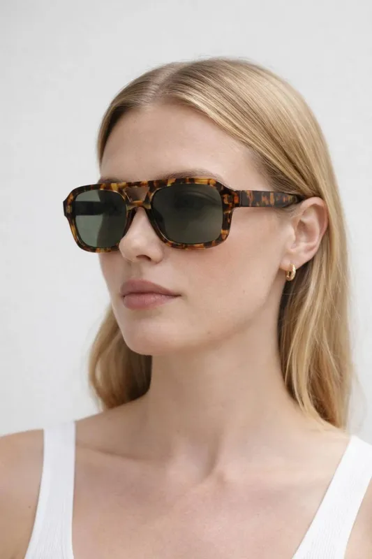 Svnx Unisex 70's Navigator Sunglasses In Tortoiseshell in Brown Brown female
