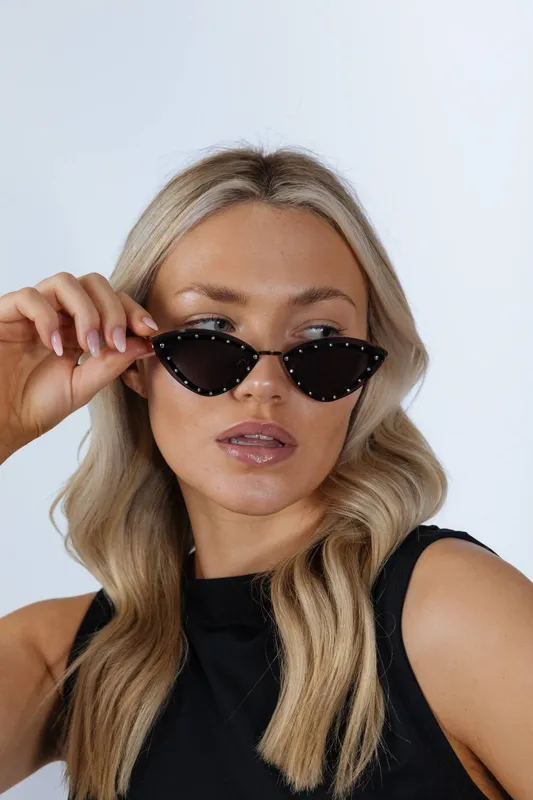 Svnx Unisex Cat-Eye Sunglasses in Black - Black