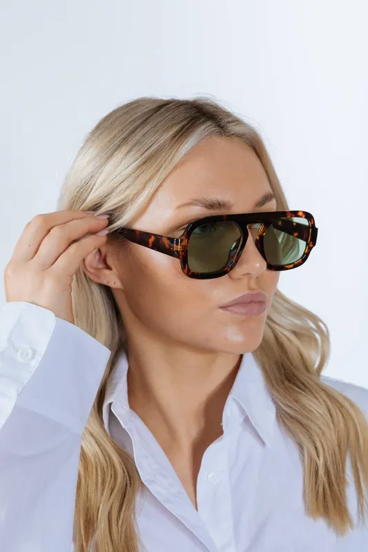 Svnx Unisex Retro Navigator Sunglasses in Green Green One Size female