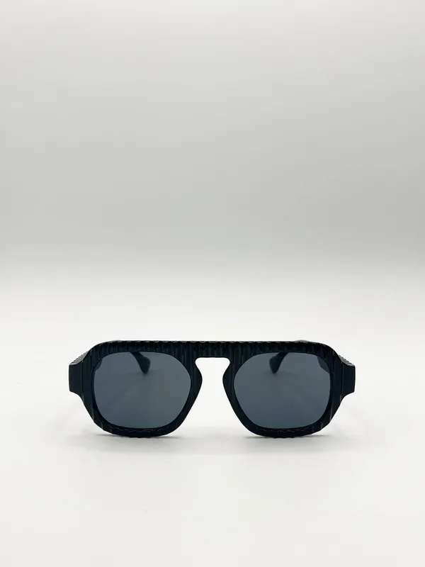 Svnx Unisex Retro Ribbed Navigator Sunglasses in Black Black female