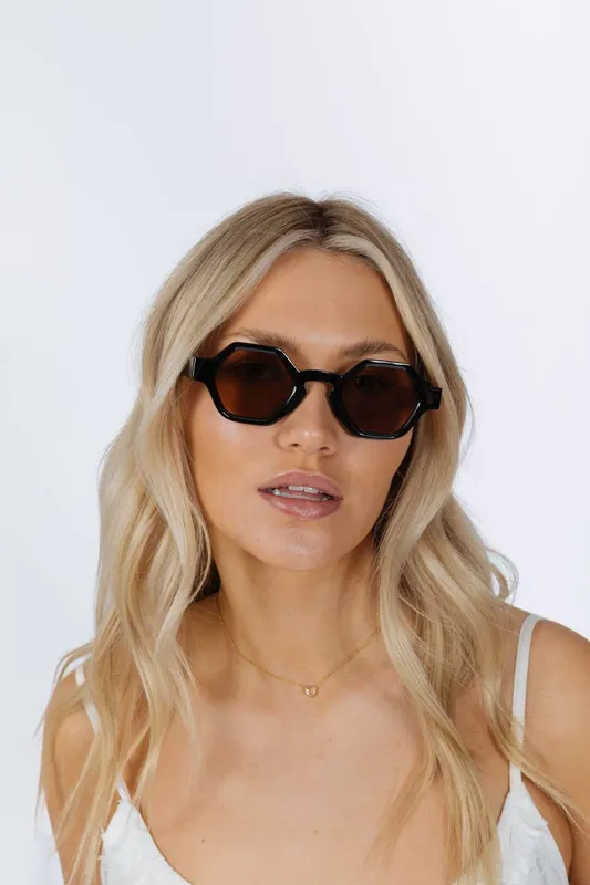 Svnx Unisex Round Hexagon Sunglasses in Black Black female