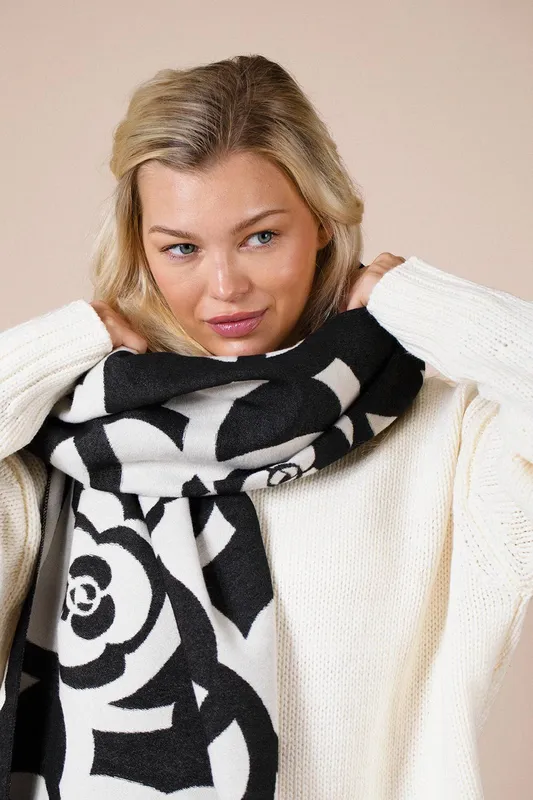 Svnx Women's Rose Print Scarf in Black - Black