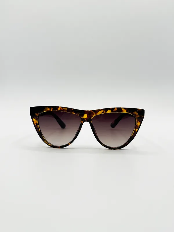Svnx Women's Flat Top Round Sunglasses in Tortoise in Brown - Brown