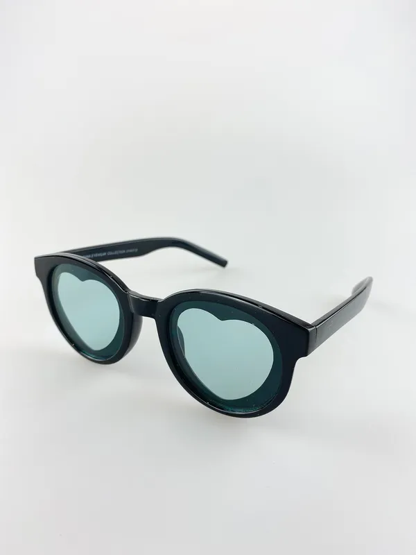 Svnx Womens Plastic Round Frame Sunglasses With Heart Lenses - Black - One Size