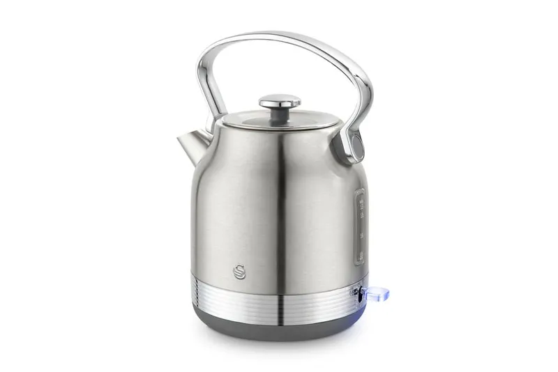 Swan Unisex RetroRevive Traditional kettle in Metallics Size: A Metallics A female