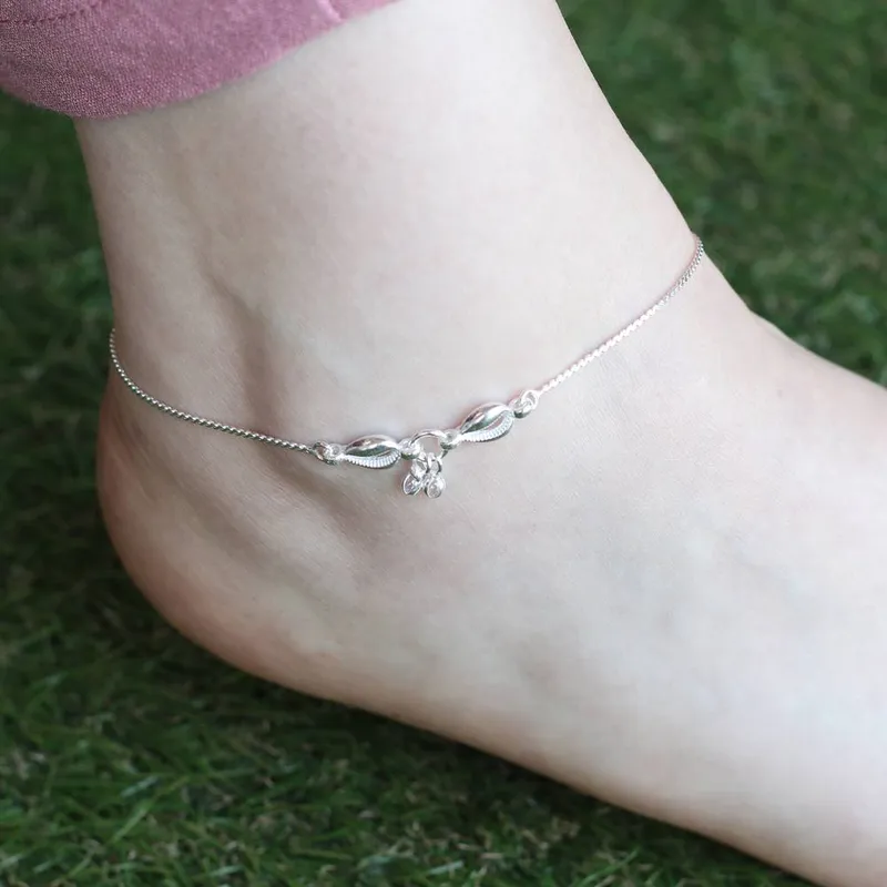 The Colourful Aura Women's 925 Silver Cowrie shell Indian Payal Anklet - Silver