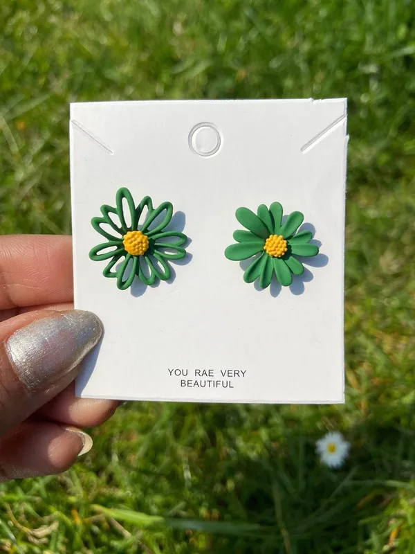 The Colourful Aura Women's Colourful Daisy Sun Flower Floral Stud Earrings in Green - Green