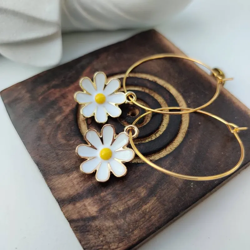 The Colourful Aura Women's Sunflower Charm Floral Colourful Hoop Earring in White - White