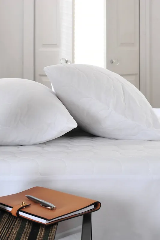 The Lyndon Company Cotton Quilted Mattress Protector King