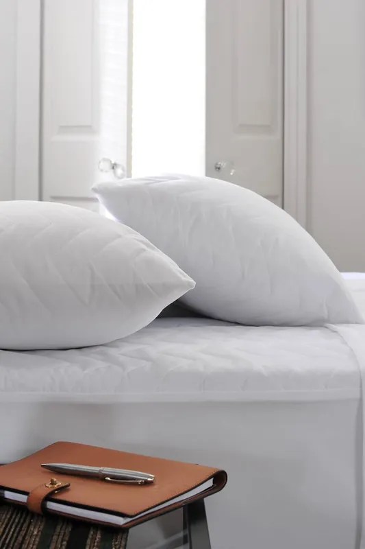The Lyndon Company Waterproof Quilted Mattress Protector Deyongs 1846 in White Size: King White King