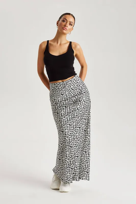 Urban Bliss Women's Geometric Satin Maxi Skirt in Black Size: 10 - Black