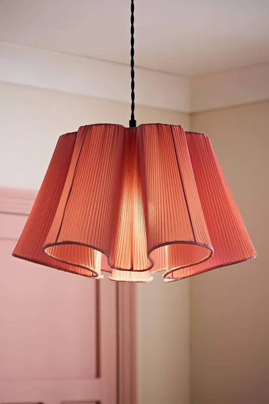 ValueLights Jemima Pleated Scalloped Easy Fit Lamp Shade in Pale Pink - Pale Pink