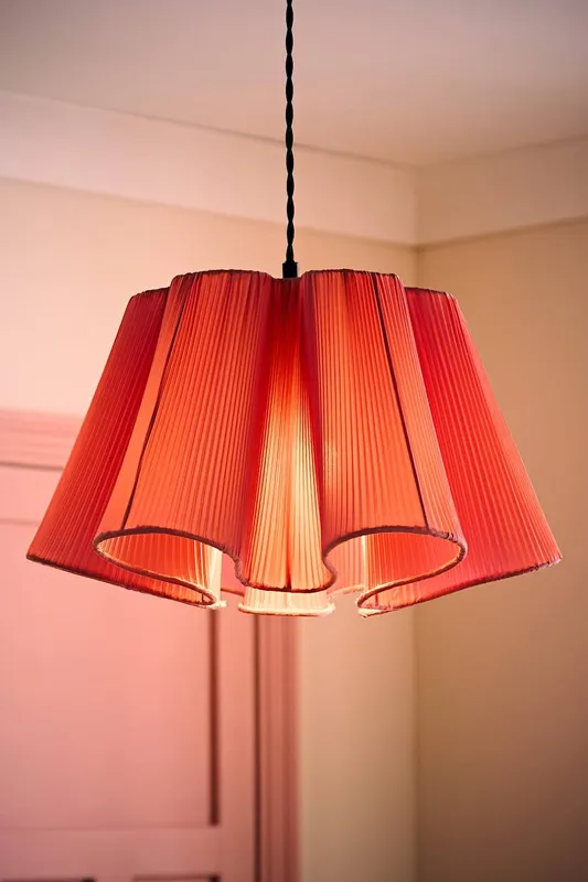 ValueLights Unisex Jemima Pleated Scalloped Easy Fit Lamp Shade w/ Bulb in Pale Pink Pale Pink female